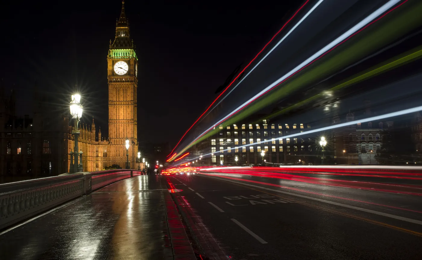 Abendliche Straßenszene in London